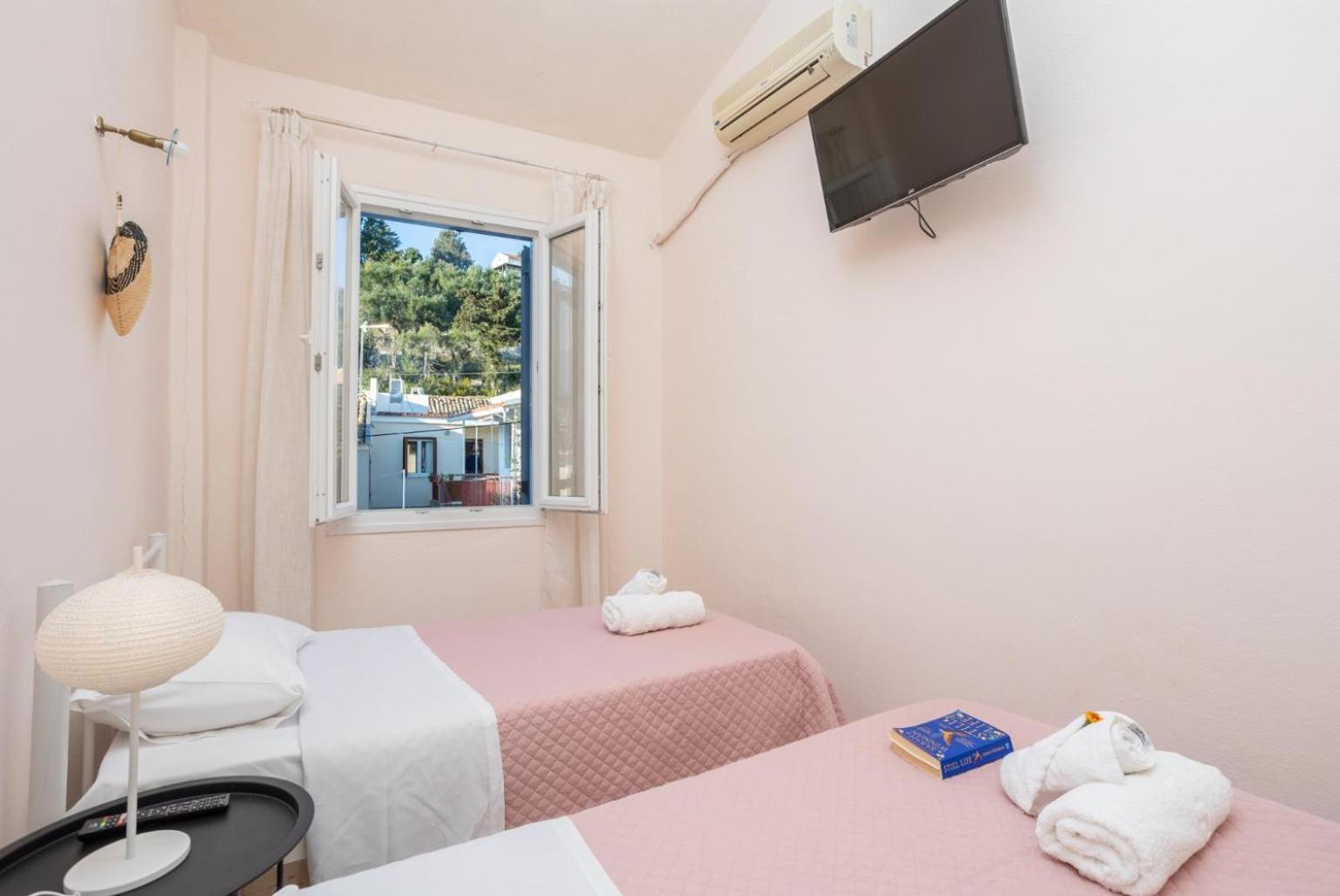 Flora Maisonettes 2 Gáiosz Kültér fotó